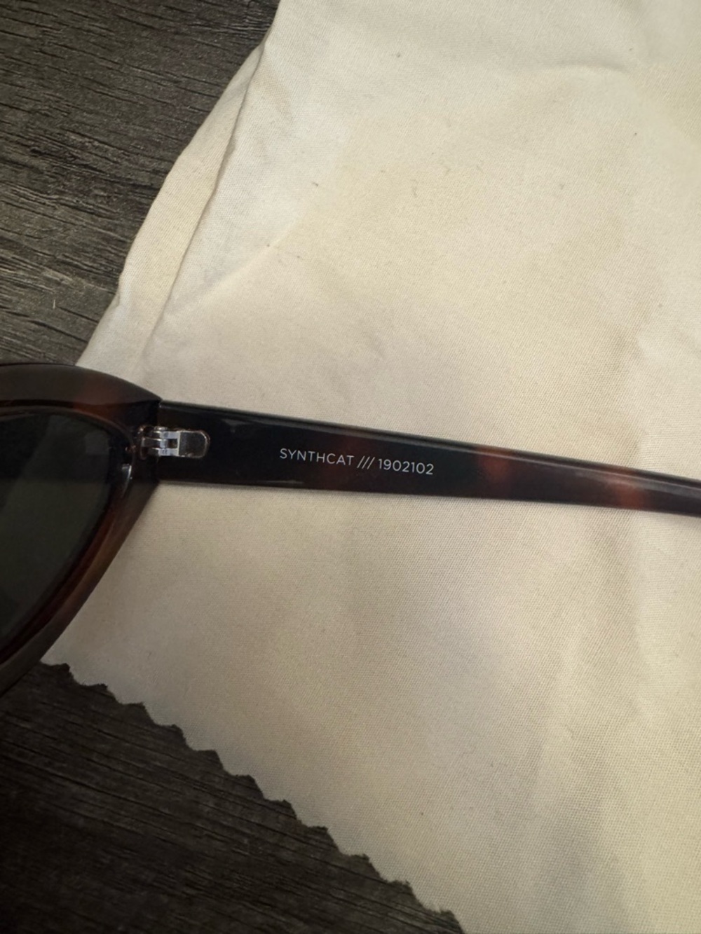 Le Specs Tortoiseshell Synthcat Sunglasses - Picture 2 of 4